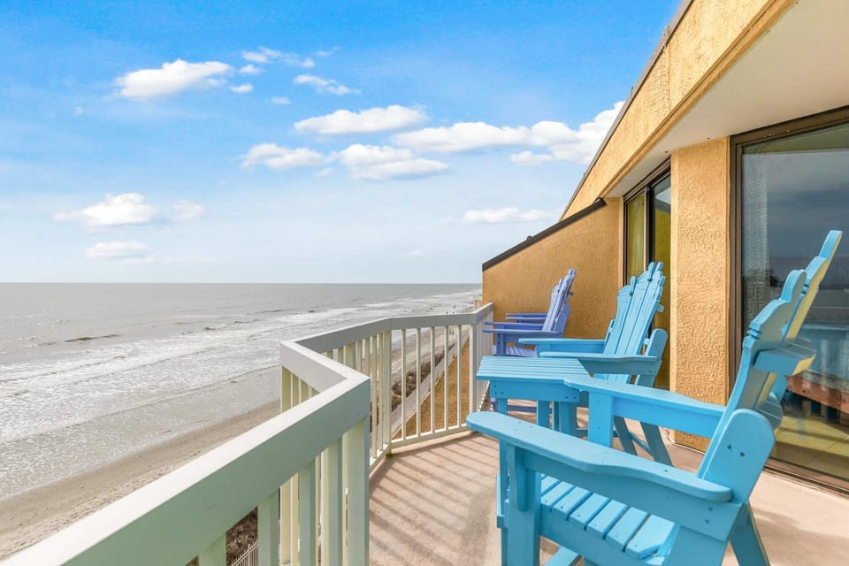 408 COV Atlantic Breeze Oceanfront Top Floor Villa 2 Pools House in Folly Beach