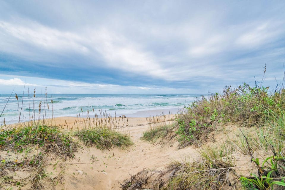An American Dream - Nags Head MP 10, Oceanfront, Pool, Hot Tub, Pets OK House in Kill Devil Hills