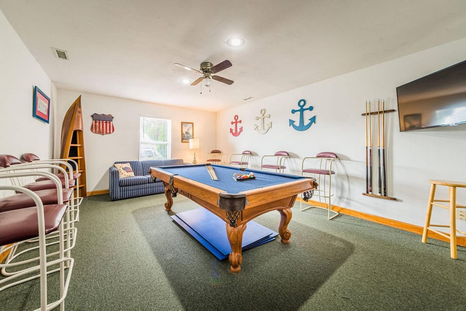 An American Dream - Nags Head MP 10, Oceanfront, Pool, Hot Tub, Pets OK House in Kill Devil Hills