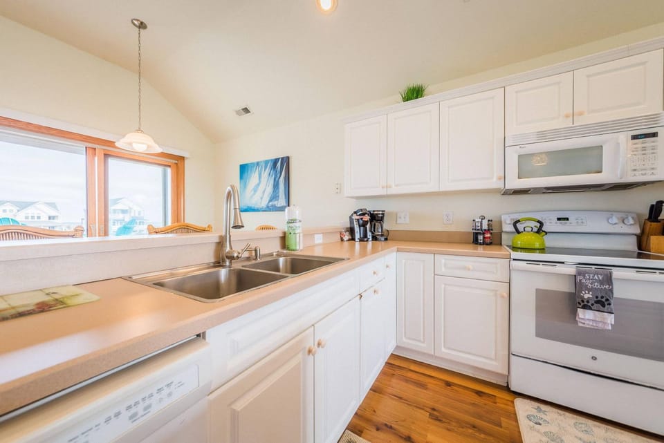 It's A Shore Thing - Nags Head MP 11.5, Ocean View, 130 Yds to Beach, Pool, Hot Tub, Rec Room House in Nags Head