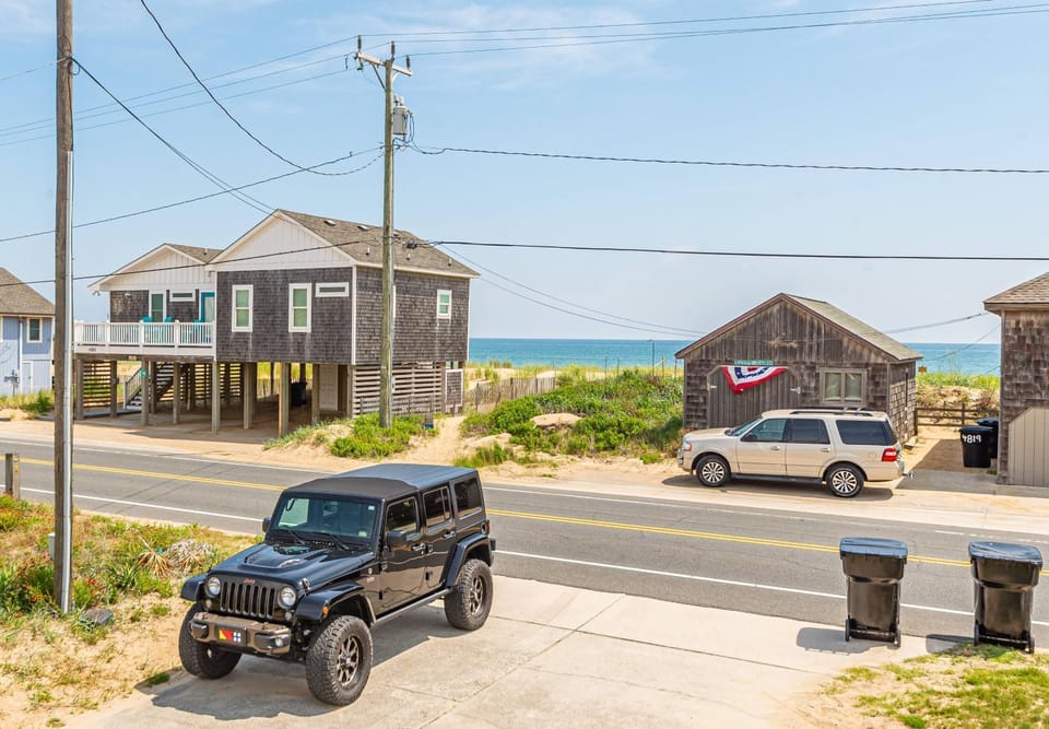 Out of the Blue - Kitty Hawk MP 2.5, Ocean View, 17 Yds to Private Beach Access, Pets OK, YR Flex Stays House in Kitty Hawk