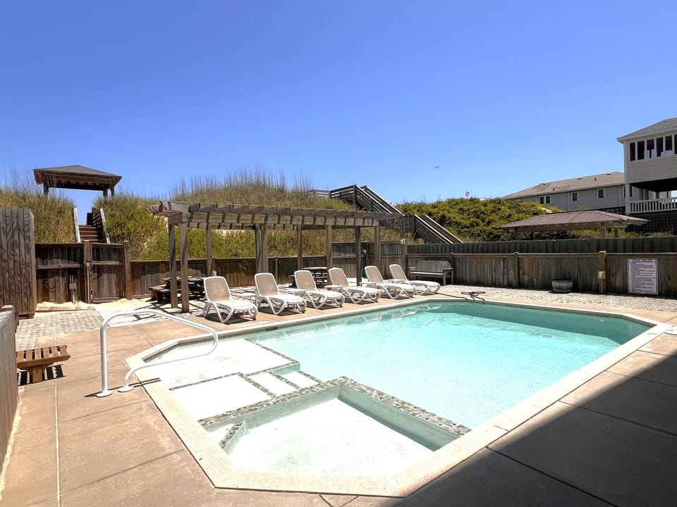 Good Karma Retreat - Nags Head MP 15.5, Oceanfront, Elevator, Pool, Hot Tub, Pets OK, Flex Stays House in Nags Head