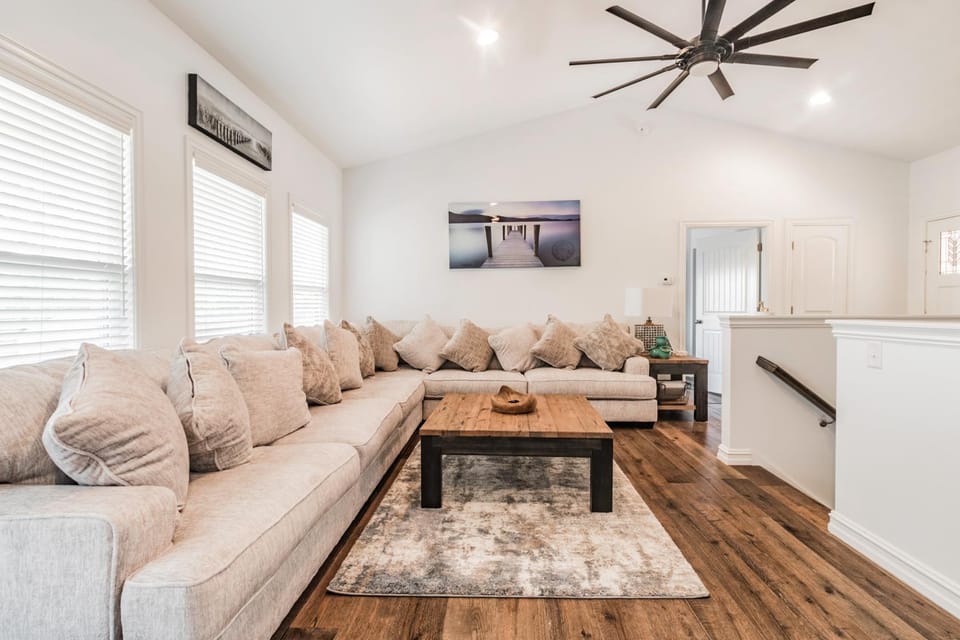 Living room, Seating area, fireplace