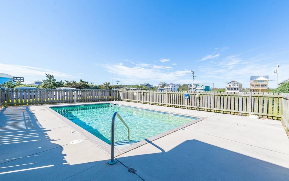 Our Happy Place - S Nags Head, Oceanfront Yachtsman Condo, 50 Yds to Beach, Community Pool, Flex Stays House in Nags Head