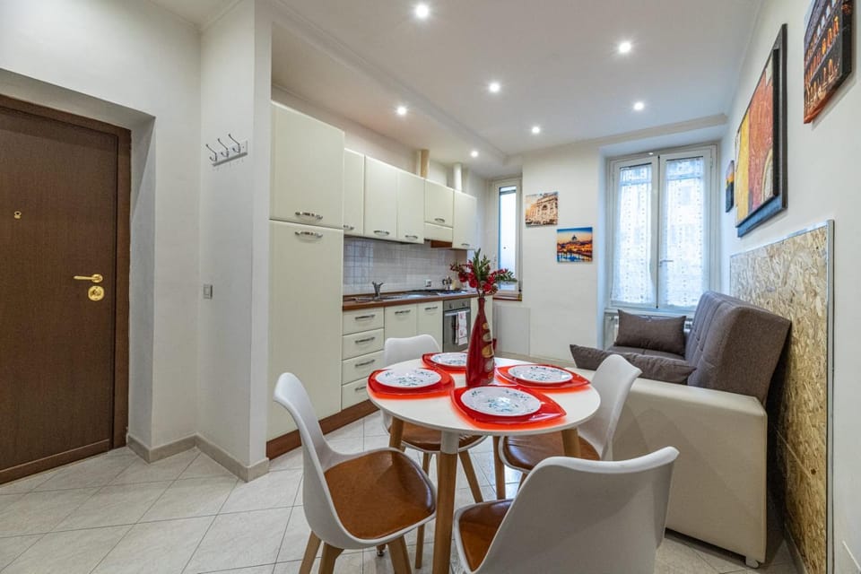 Kitchen or kitchenette, Living room, Seating area, Dining area