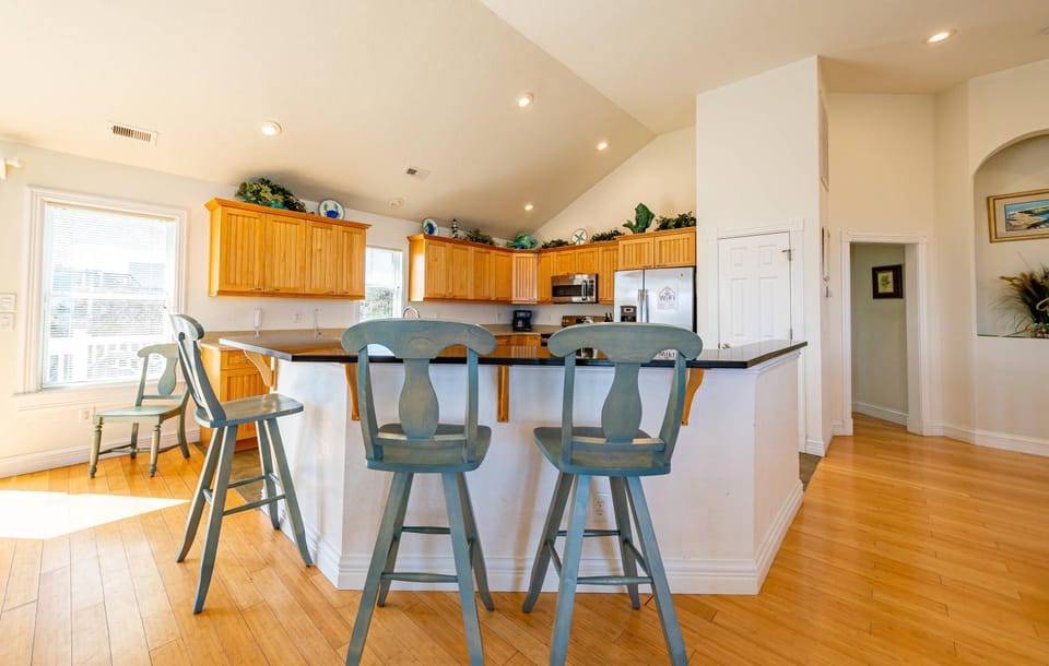 Atlantic Paradise - Southern Shores, 87 Yds to Beach, Pool, Hot Tub, Tiki Bar, Foosball House in Southern Shores