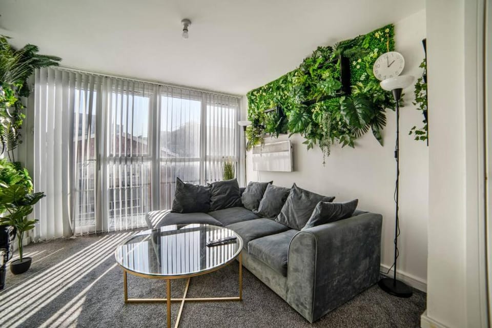 Romance in Leicester City Center Apartment in Leicester