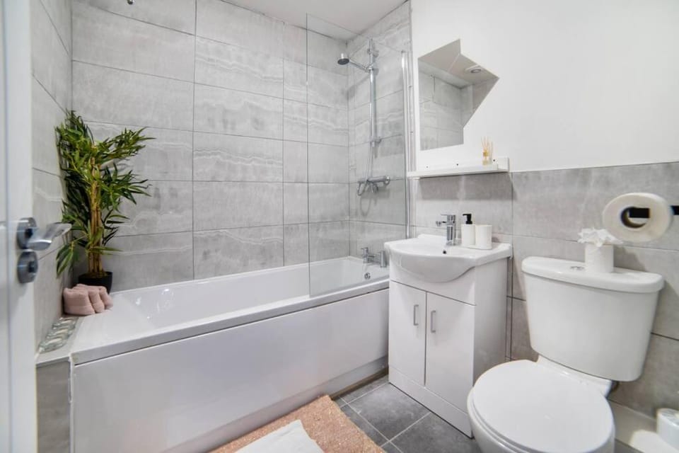 Romance in Leicester City Center Apartment in Leicester