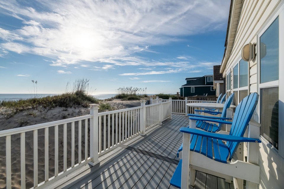 Aqua Moon - Kitty Hawk MP 3, Oceanfront, Family Friendly, Hot Tub House in Kitty Hawk