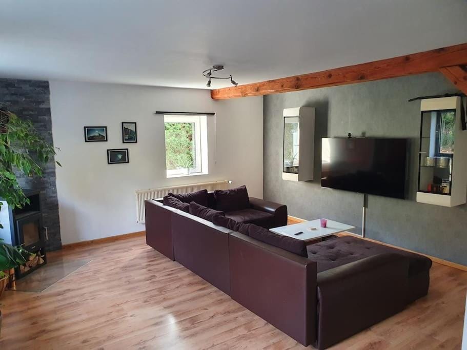 TV and multimedia, Living room, Seating area, Evening entertainment