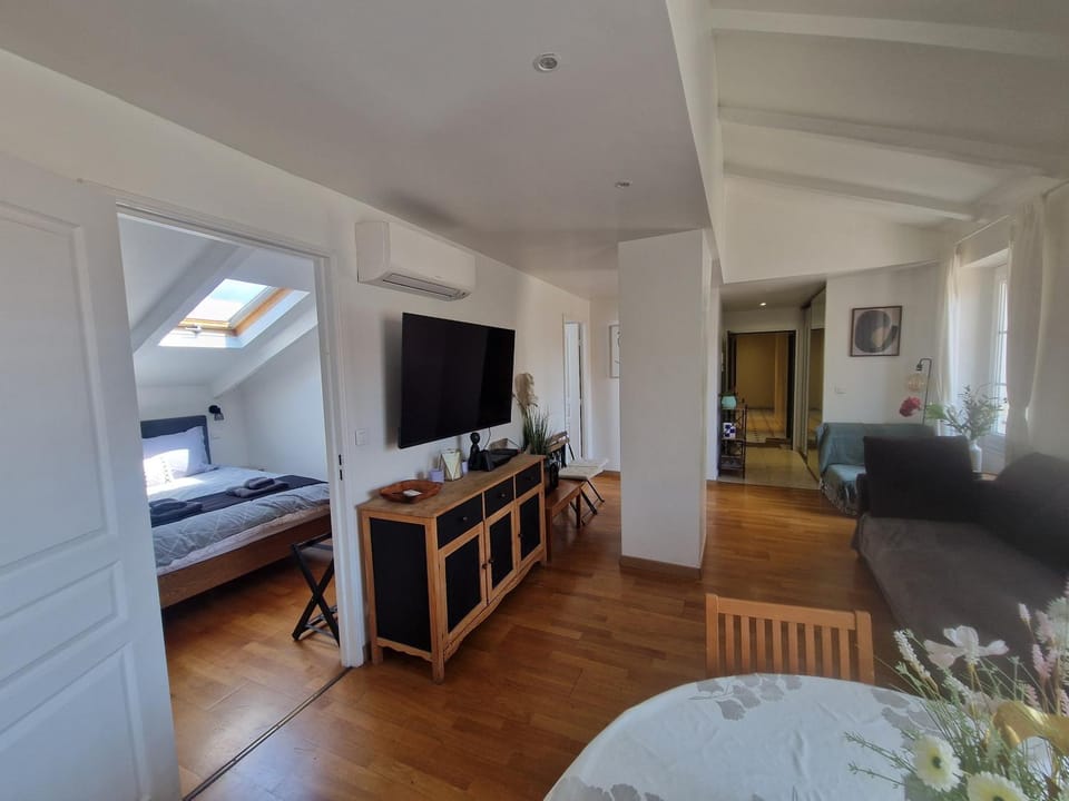 Living room, Photo of the whole room
