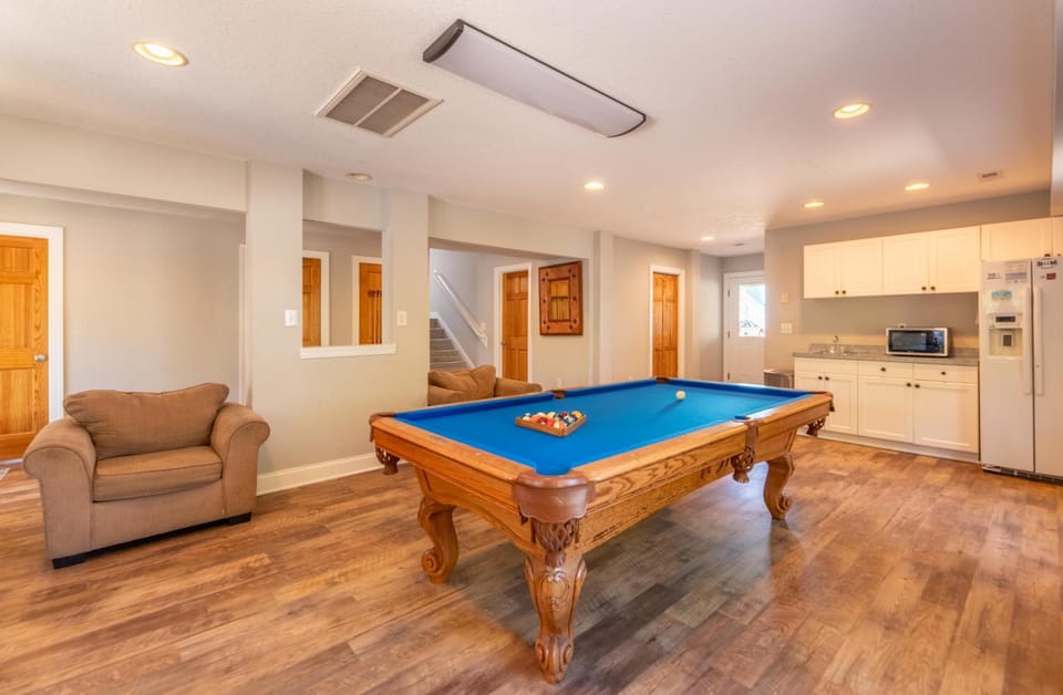 Allora - Corolla, Ocean Sands, 450 Yds to Beach, Pool, Hot Tub, Pool Table, Gas Fireplace, Pets OK House in Corolla