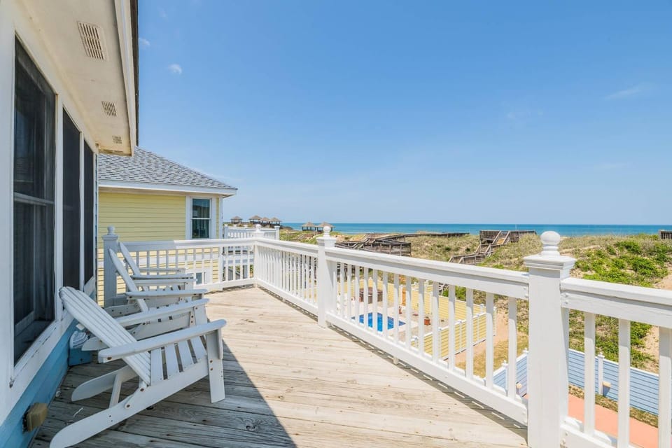 Pretty Mama - Nags Head MP 11, Oceanfront, Elevator, Pool, Hot Tub, Pets OK, Flex Stays House in Nags Head