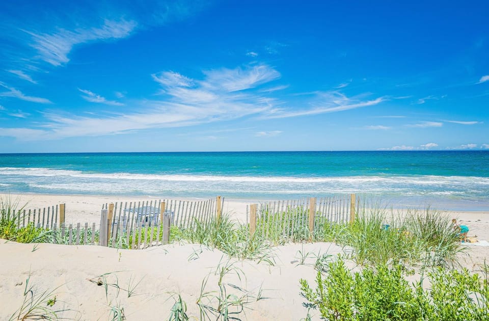Primrose Cottage - S Nags Head MP 19, Oceanfront, Steps to the Water, Well Equipped, Pets OK House in Nags Head