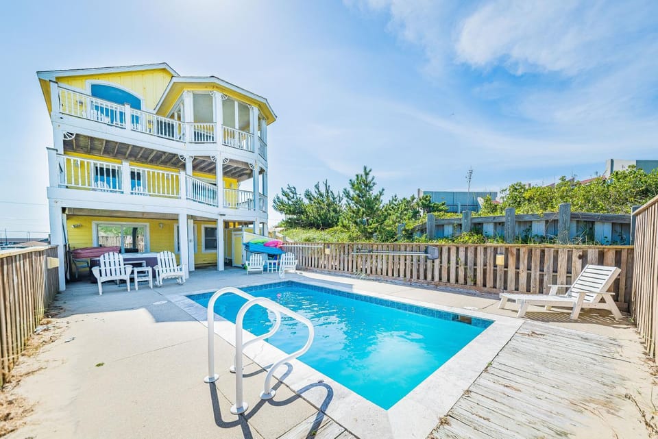 Savannah - Nags Head MP 16, Oceanfront, Direct Beach Access, Pool, Hot Tub, Pool Table House in Nags Head