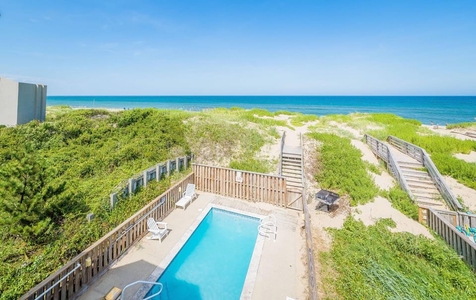 Savannah - Nags Head MP 16, Oceanfront, Direct Beach Access, Pool, Hot Tub, Pool Table House in Nags Head