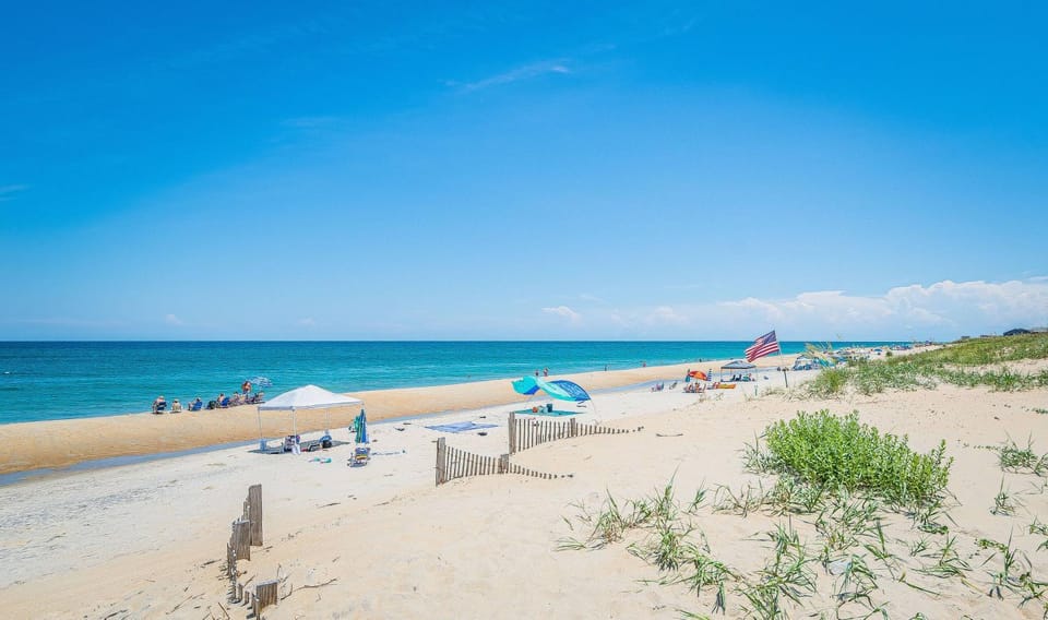 Anchored at Last - S Nags Head MP 19.5, Oceanfront, Pool, Hot Tub, Kiddie Pool, Pool Table, Flex Stays House in Nags Head