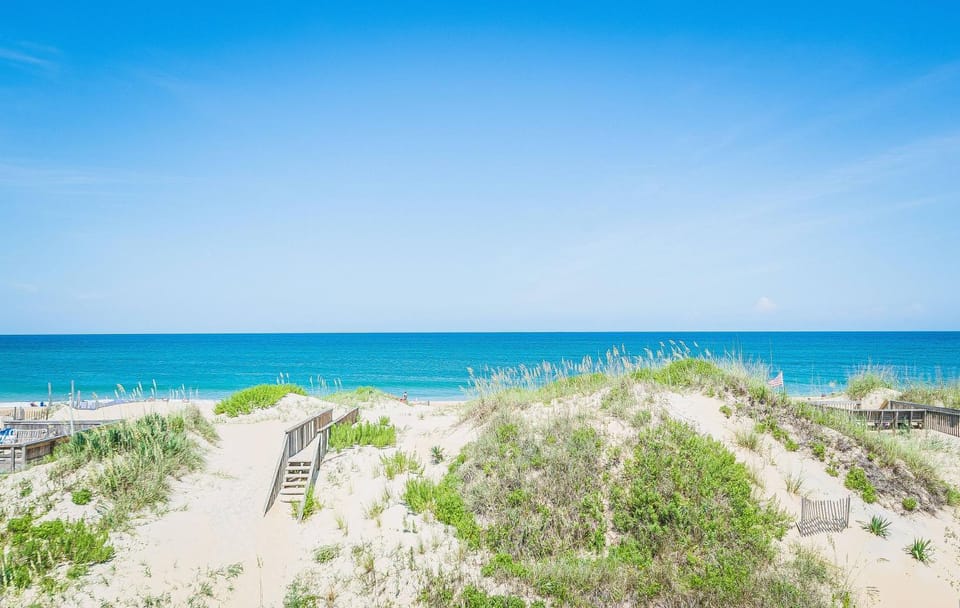 Anchored at Last - S Nags Head MP 19.5, Oceanfront, Pool, Hot Tub, Kiddie Pool, Pool Table, Flex Stays House in Nags Head