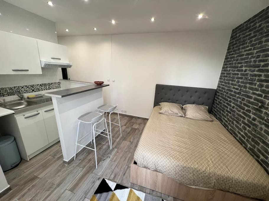Quiet & bright studio 15min away from Paris Apartment in Île-de-France