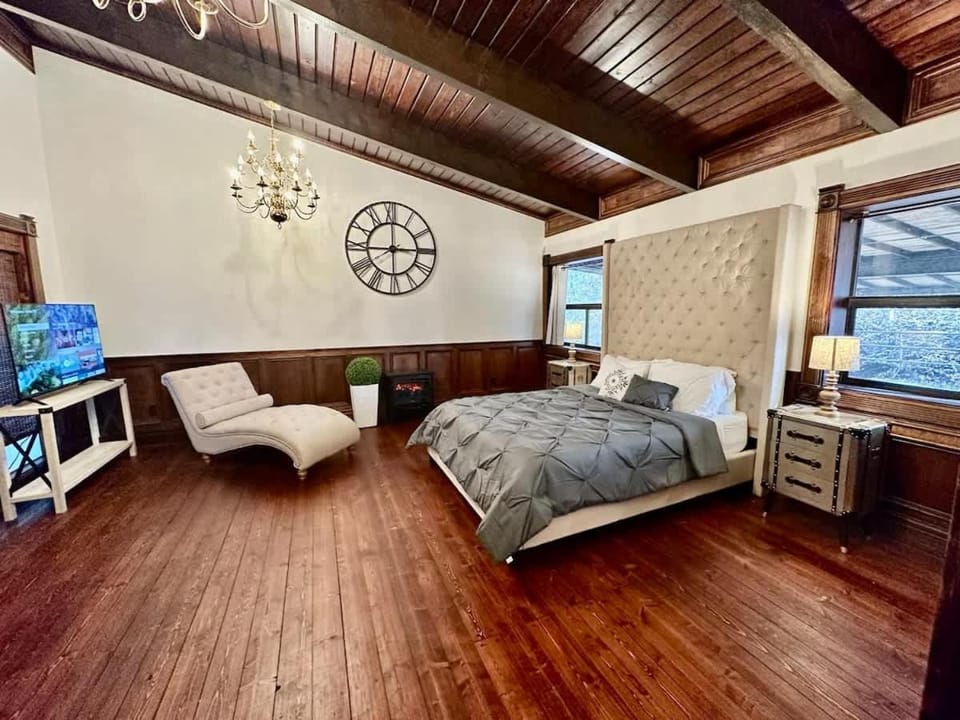 5 Bedroom Estate near Casino and downtown House in Bristol