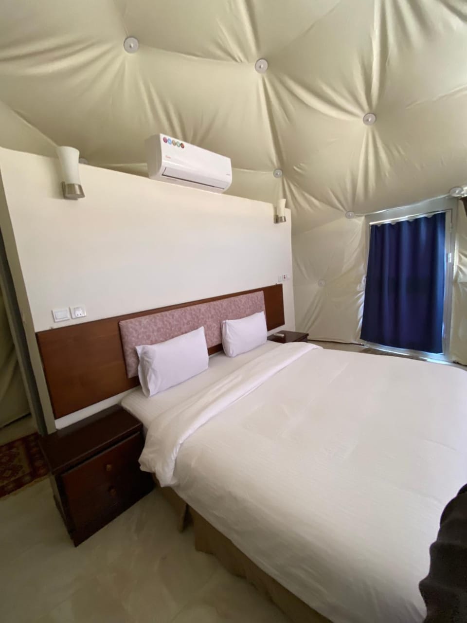 Bedroom, air conditioner