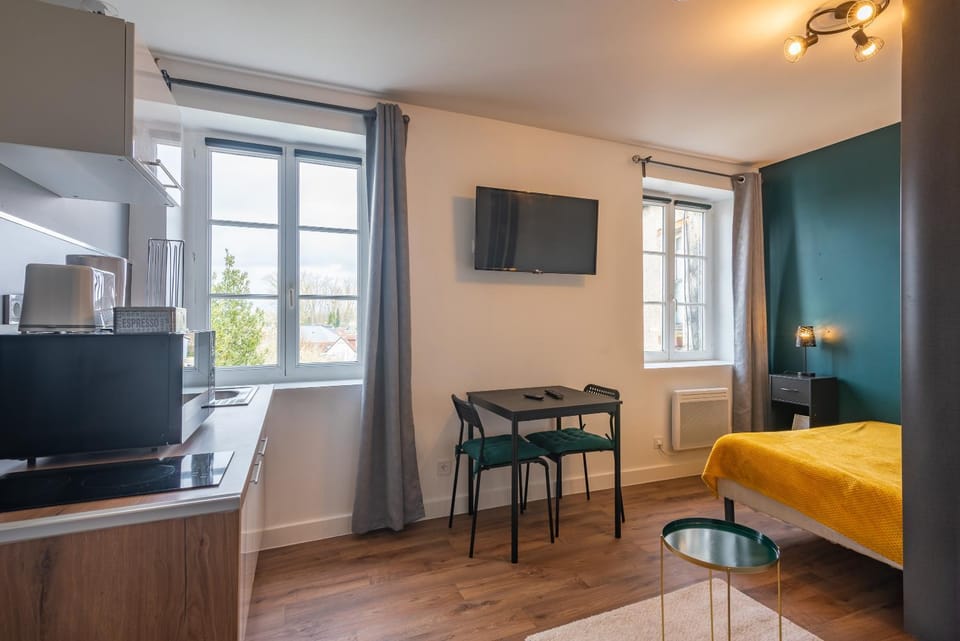 Bed, TV and multimedia, Kitchen or kitchenette, minibar