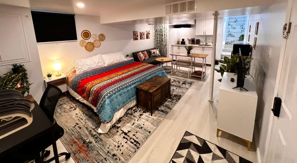 Bed, TV and multimedia, Kitchen or kitchenette, Living room, Photo of the whole room, Seating area, Bedroom, kitchen