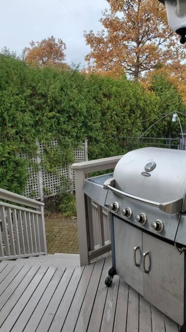 Modern & Spacious 2 Bedrooms+2 Bathrooms Bungalow in Oakville House in Burlington