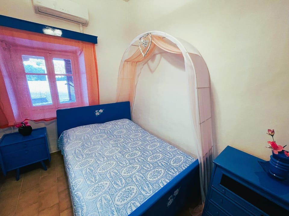 Bed, Bedroom, air conditioner