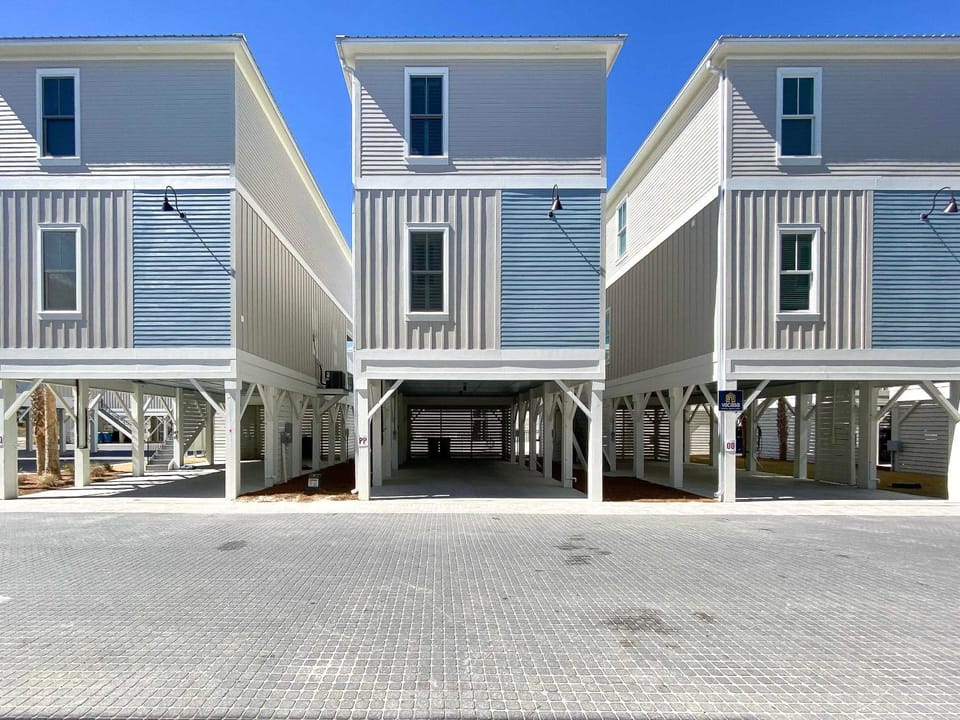 Property building, Facade/entrance, Parking