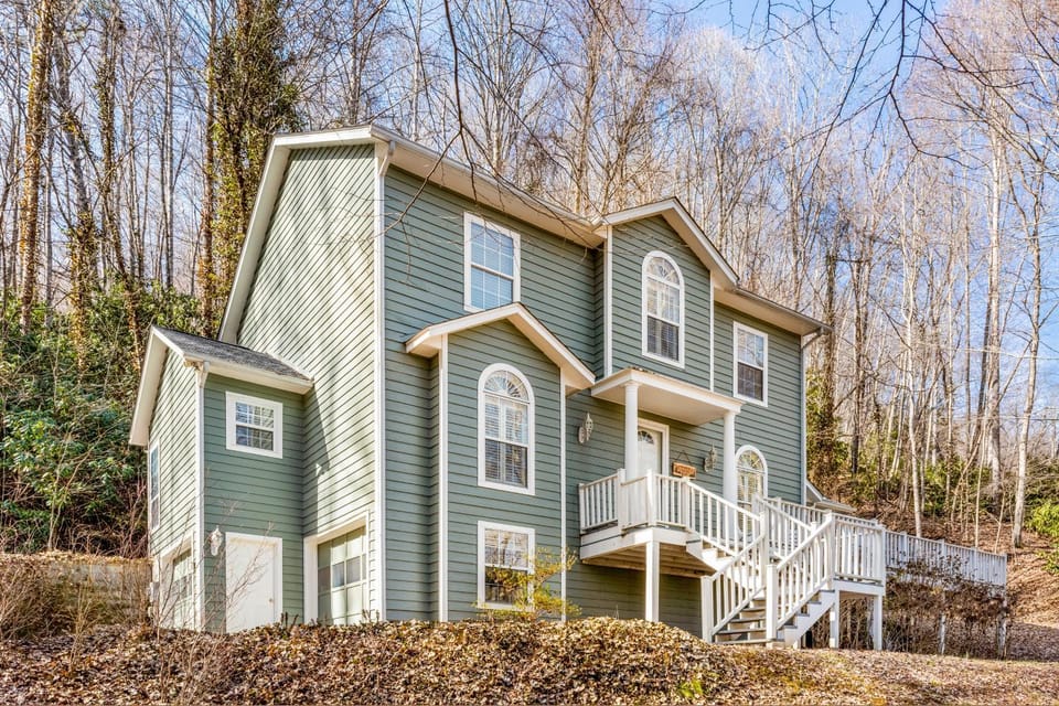 Cherry Tree Lodge House in Black Mountain