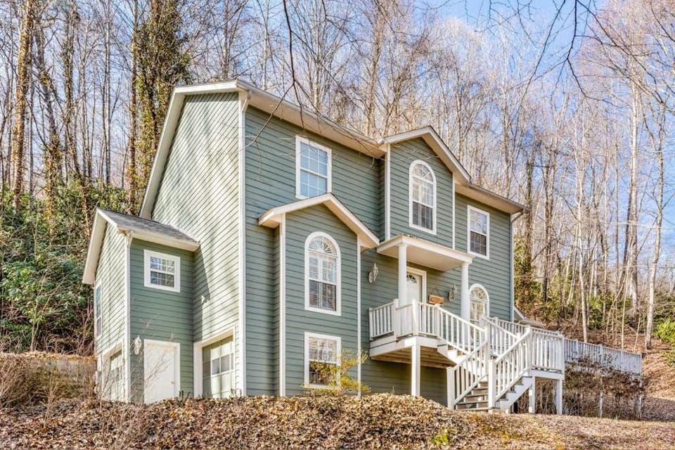 Cherry Tree Lodge House in Black Mountain