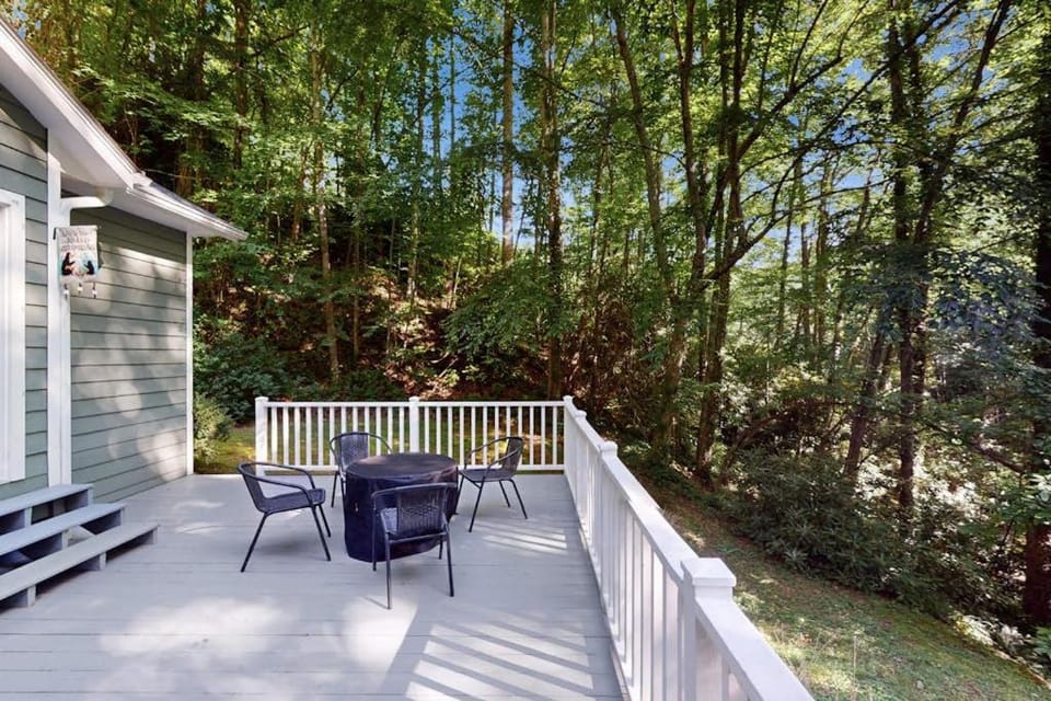 Cherry Tree Lodge House in Black Mountain