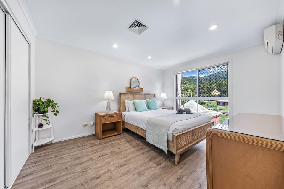 Bed, Bedroom, air conditioner