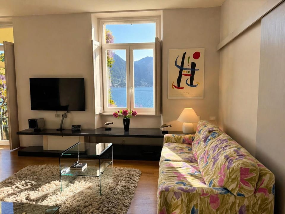Apartment Yoko - Griante Apartment in Tremezzina