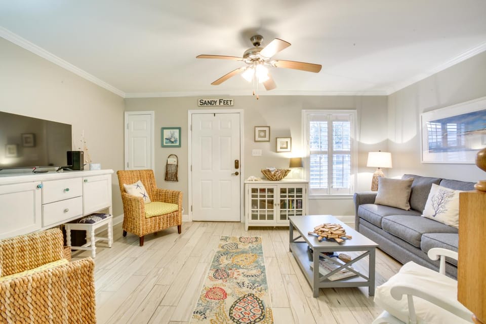 Old Town Bay St Louis Townhome: Walk to Beach House in Bay Saint Louis