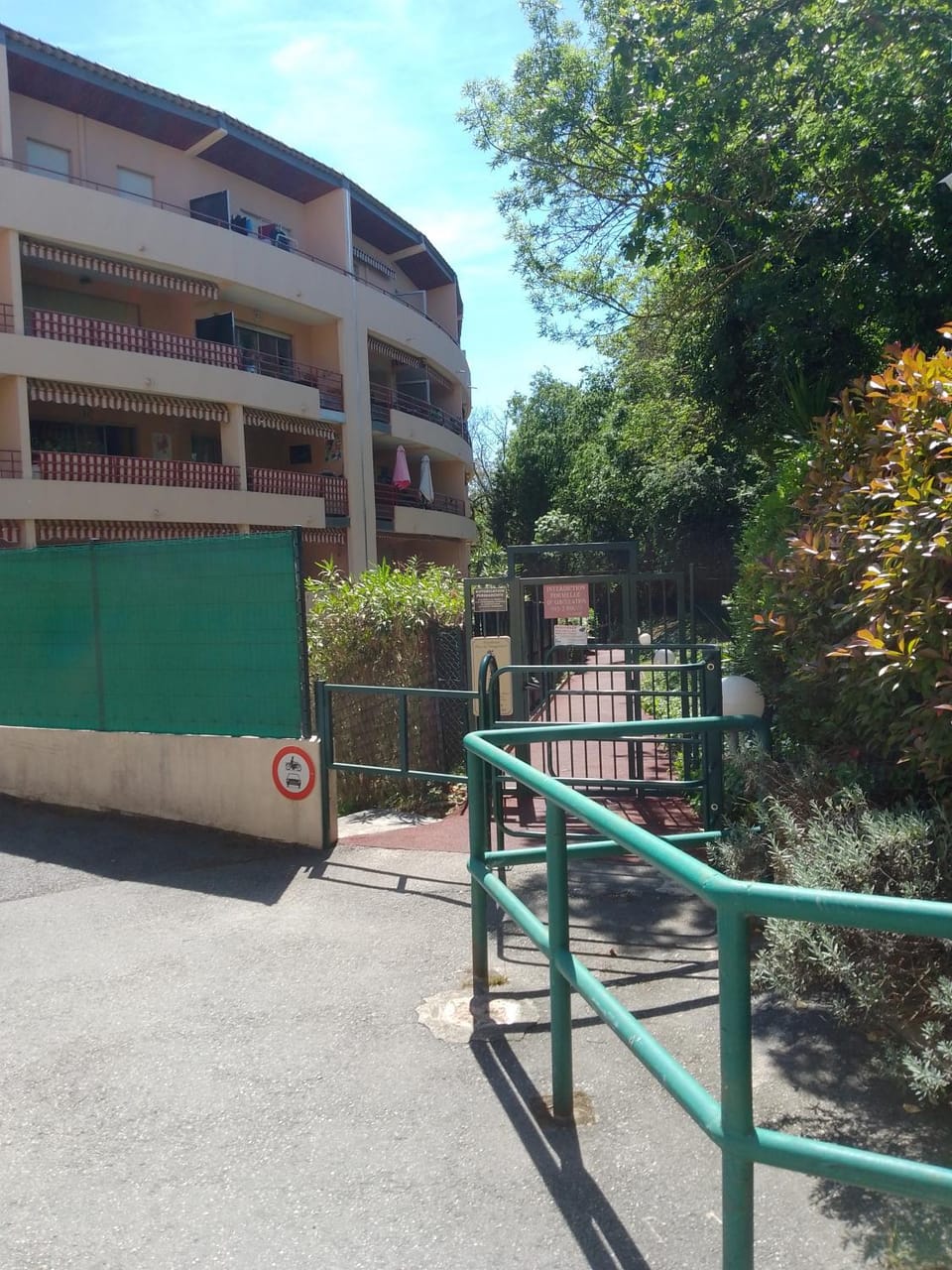 Grand Studio Parc de Vaugrenier - Climatiseur - Terrasse - Piscine Apartment in Villeneuve-Loubet