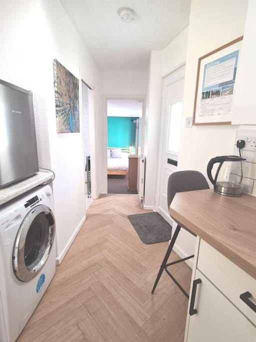 Kitchen or kitchenette, washing machine