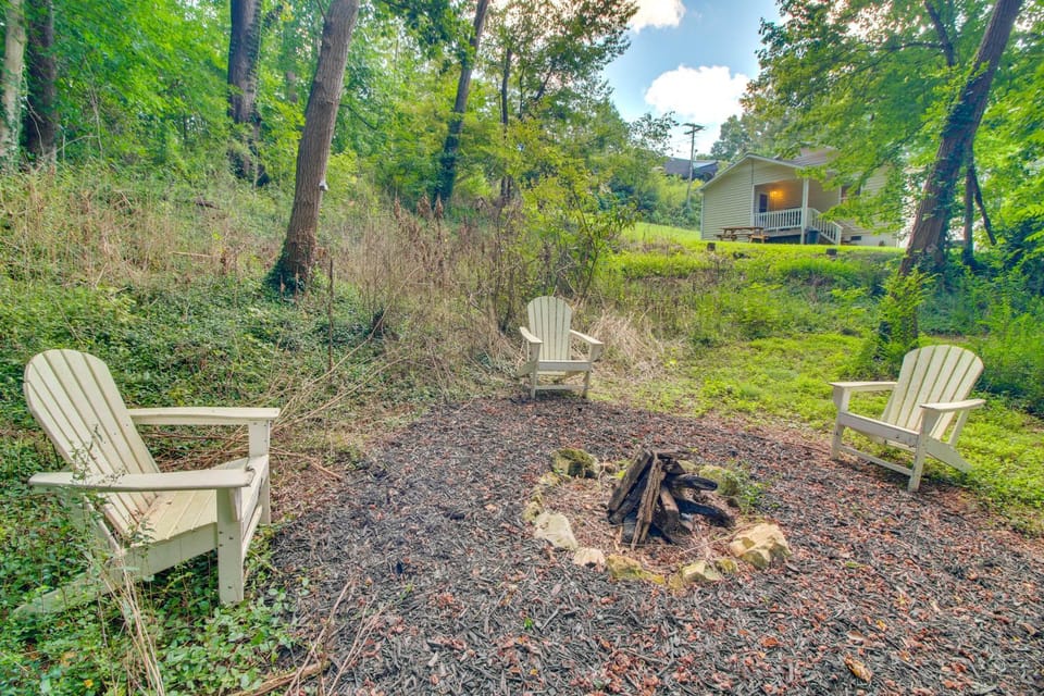 Walk to Main St: Inviting Byrdstown Home w/ Yard! House in Byrdstown