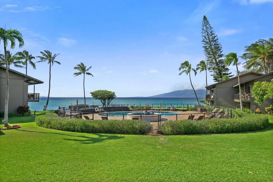 Oceanside-Spectacular View and Poolside Oasis House in Napili-Honokowai