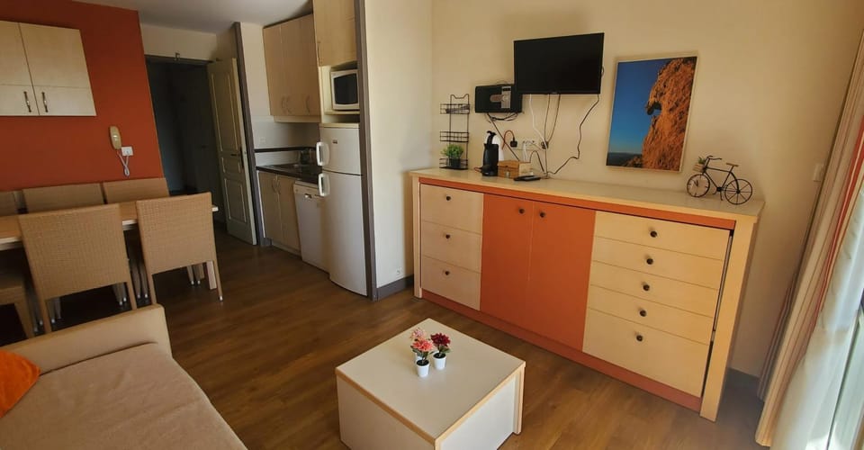 Comfortable nest with pool and sea view Apartment in Saint-Raphael