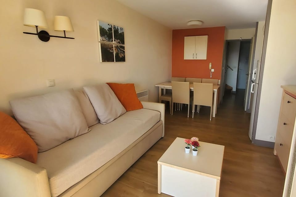 Comfortable nest with pool and sea view Apartment in Saint-Raphael