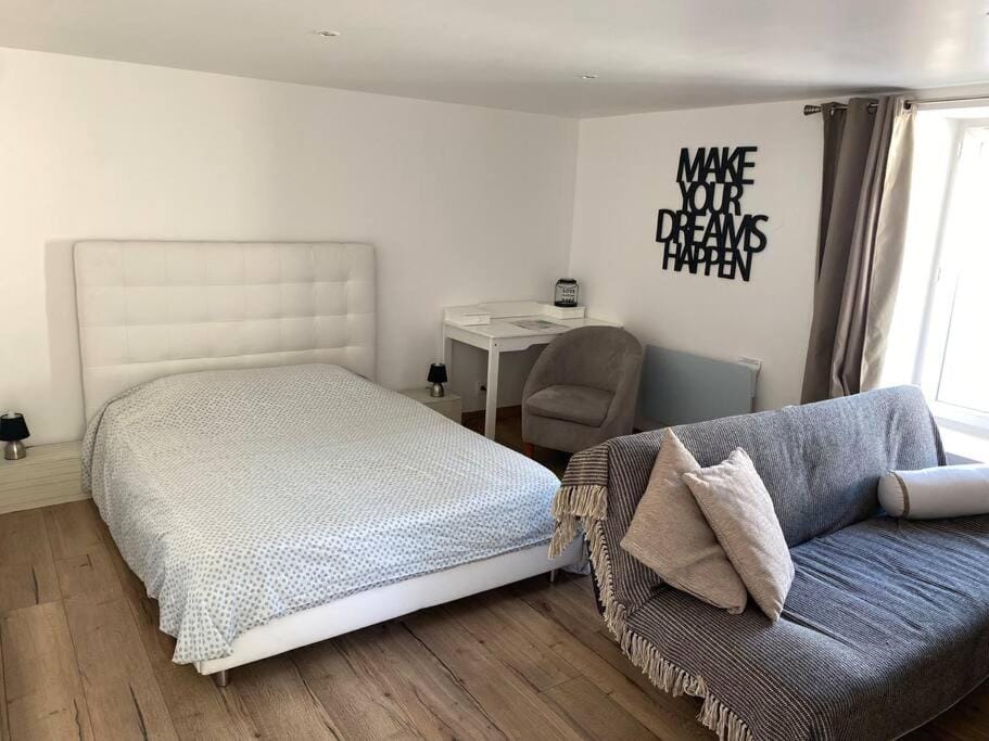 Living room, Photo of the whole room, Bedroom