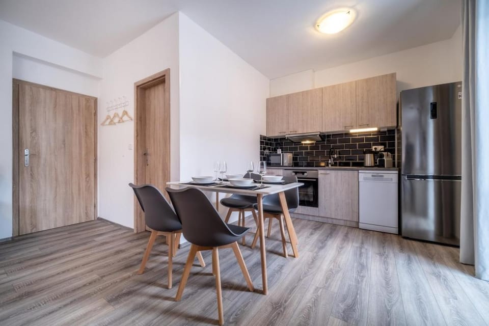 Kitchen or kitchenette, Dining area, dishwasher, pet friendly, stove