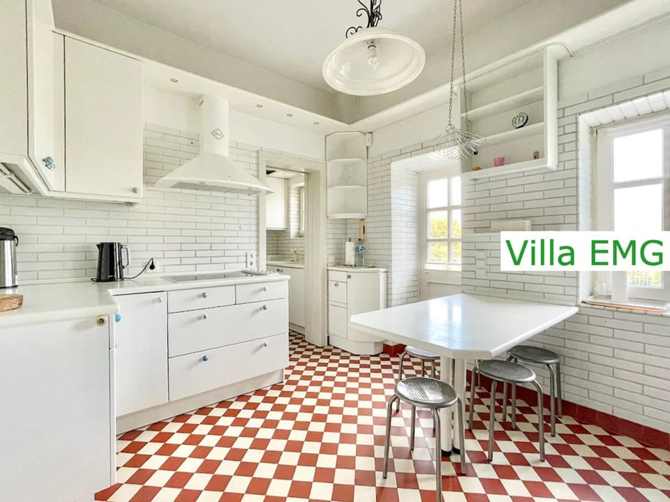 Kitchen or kitchenette, Dining area, dishwasher, oven, stove, toaster