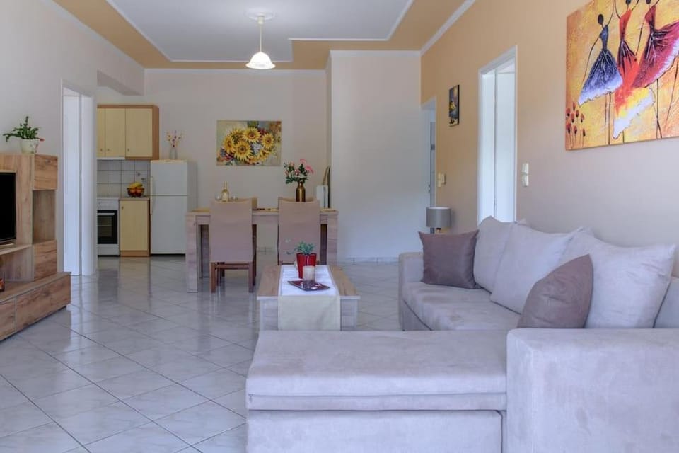 TV and multimedia, Seating area, Dining area