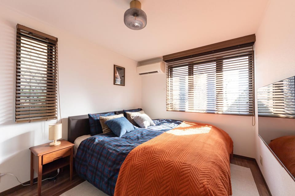 Photo of the whole room, Bedroom, air conditioner