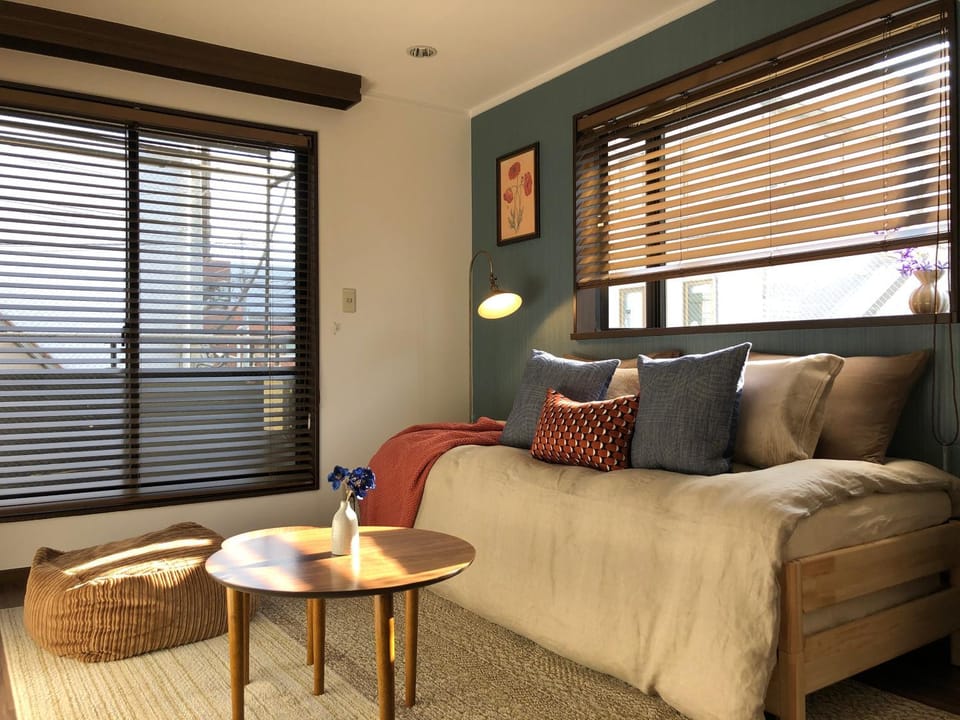 Bed, Living room, Seating area