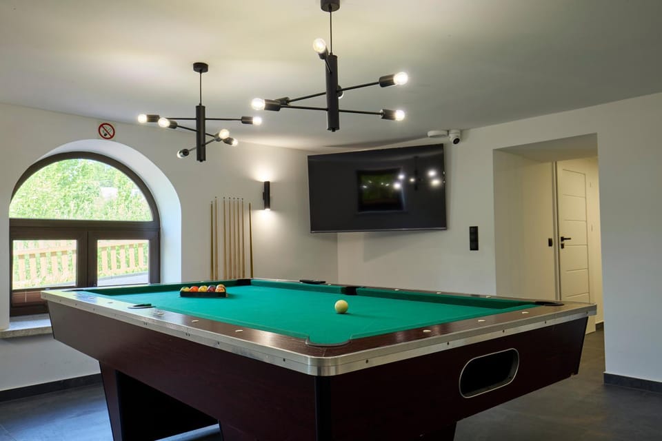 Billiard, TV and multimedia, Evening entertainment