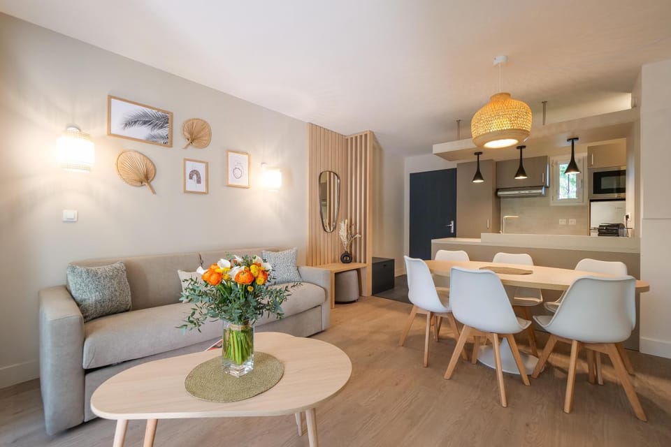 Dining area, kitchen